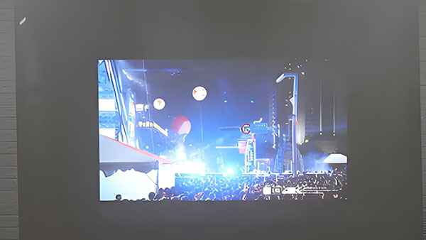 玻璃投影的创新与视觉呈现是怎样的？
