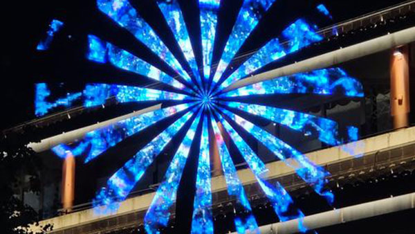 三叶与四叶全息扇有何不同效果？