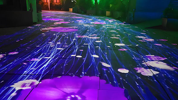 解析LED地砖屏如何实现不干扰的协同体验