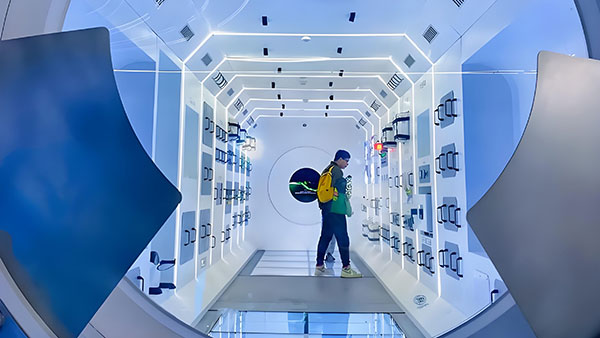 如何选择适合展厅的互动设备？