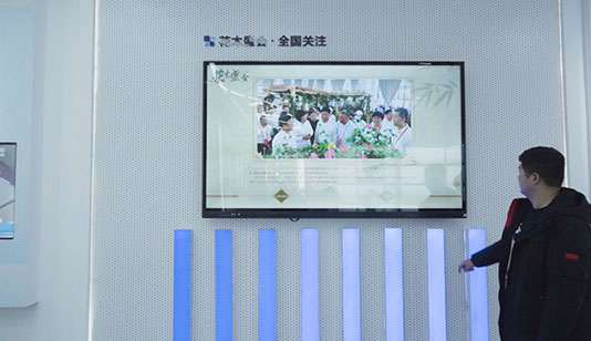 政扶花胜触摸查询屏_互动屏幕项目导览图1