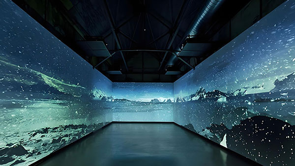 小面积展厅怎么落地轻量化沉浸式空间？