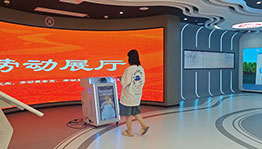 劳动展厅弧幕双屏联动_互动屏幕项目导览图2